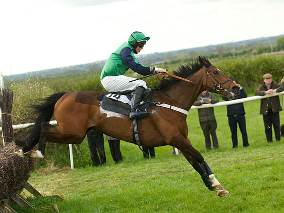 Kimblewick at Kimble Restricted Race