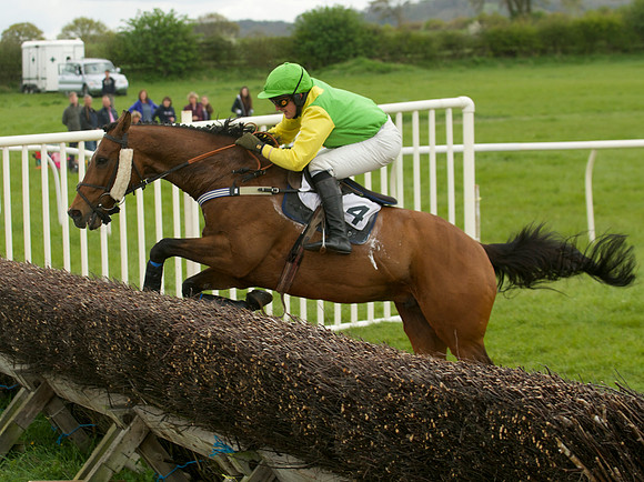 Kimblewick at Kimble Confined Hunts Race