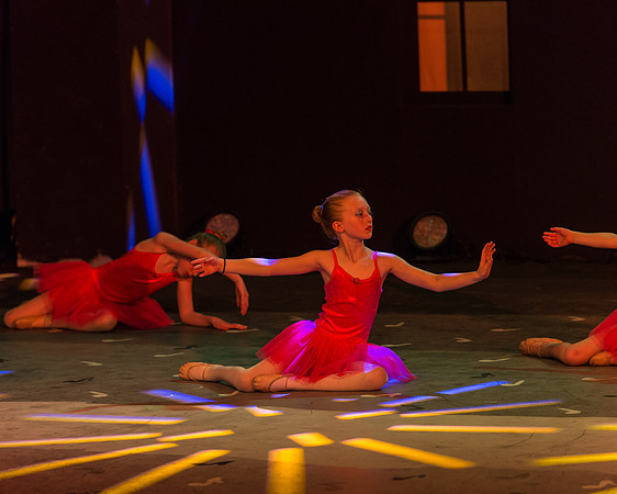 Maggie Monk - Act 1 - 10.Feather Theme (1 of 56)