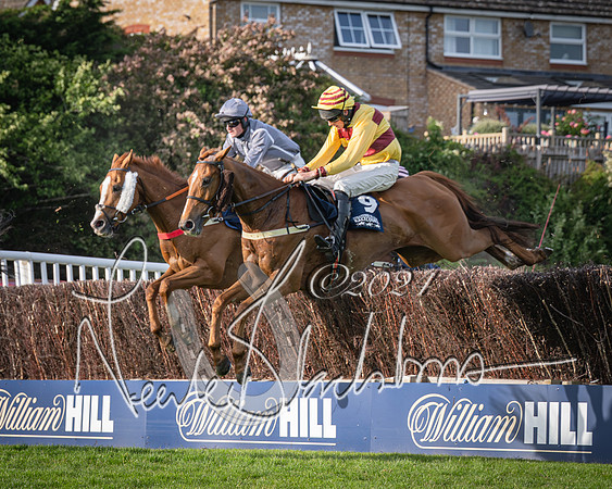 Race 3 - The pointtopoint.co.uk champion novices’ Hunter Chase (108 of 140)
