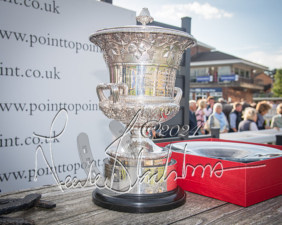 Race 3 - The pointtopoint.co.uk champion novices’ Hunter Chase (134 of 140)