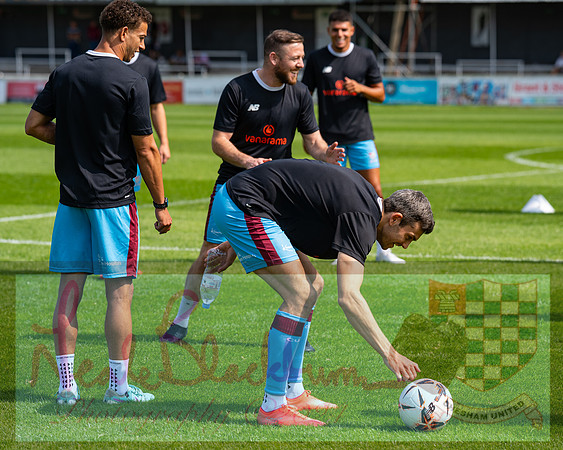 Chesham Utd v Borehamwood (12 of 458)
