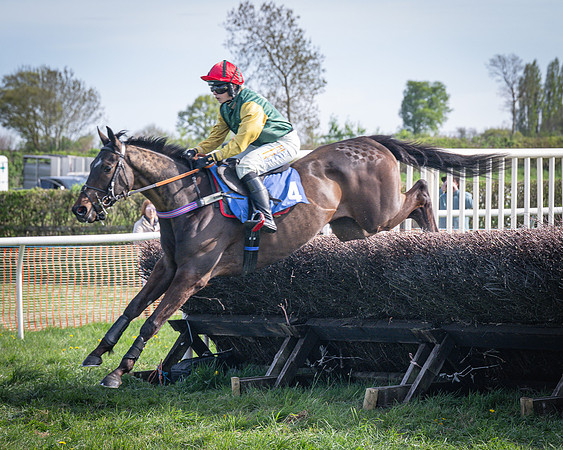 Race 6 - The Fantham family Kimblewick Berks and Bucks Oakley Hunt members and subscribers race (16 of 64)