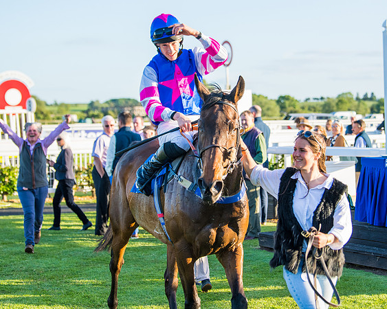 Race 5 - White Swan Hotel Handicap (61 of 80)
