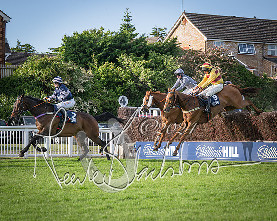 Race 3 - The pointtopoint.co.uk champion novices’ Hunter Chase (110 of 140)