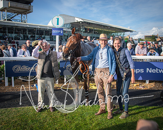 Race 3 - The pointtopoint.co.uk champion novices’ Hunter Chase (132 of 140)