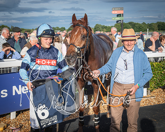 Race 3 - The pointtopoint.co.uk champion novices’ Hunter Chase (124 of 140)