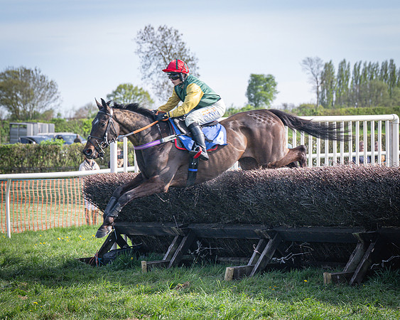 Race 6 - The Fantham family Kimblewick Berks and Bucks Oakley Hunt members and subscribers race (15 of 64)