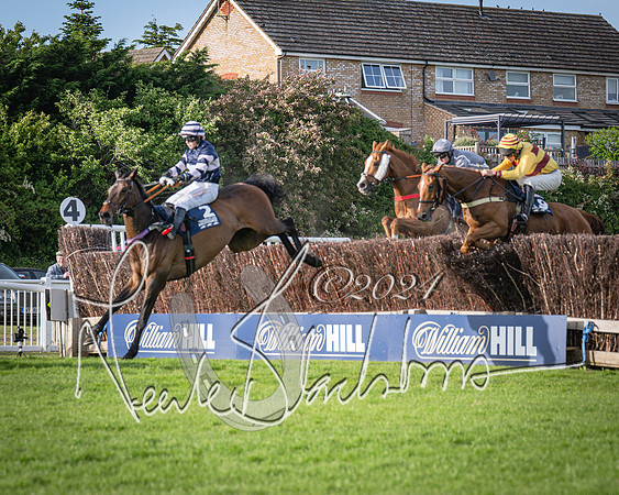 Race 3 - The pointtopoint.co.uk champion novices’ Hunter Chase (104 of 140)