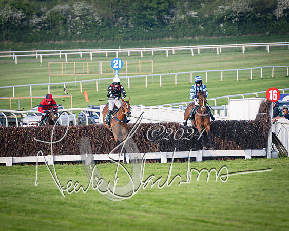 Race 4 - The Jonathan Neesom memorial open Hunter’s steeplechase 3m2f 70y (80 of 167)