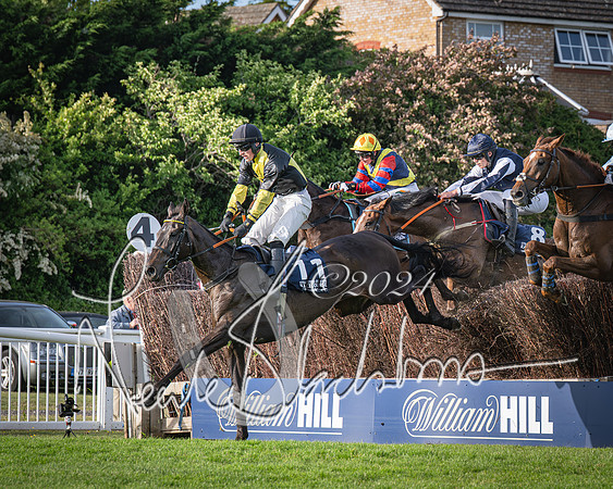 Race 3 - The pointtopoint.co.uk champion novices’ Hunter Chase (94 of 140)