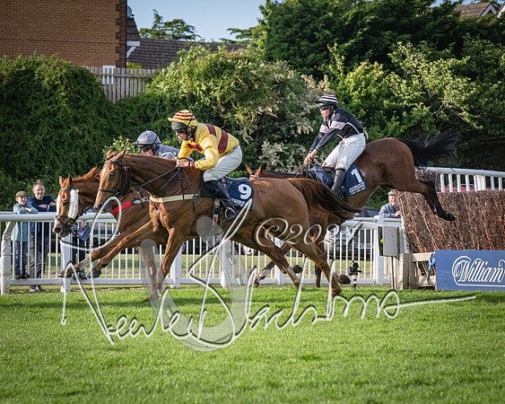 Race 3 - The pointtopoint.co.uk champion novices’ Hunter Chase (113 of 140)