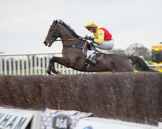 Race 6 - 2m4f Maiden 45