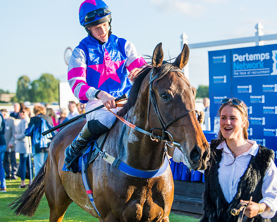 Race 5 - White Swan Hotel Handicap (64 of 80)