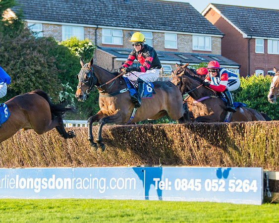 Race 5 - White Swan Hotel Handicap (24 of 80)