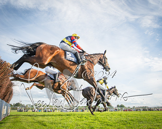 Race 3 - The pointtopoint.co.uk champion novices’ Hunter Chase (98 of 140)