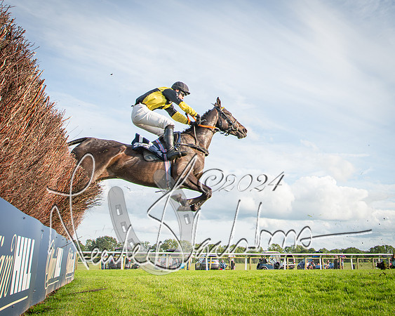 Race 3 - The pointtopoint.co.uk champion novices’ Hunter Chase (89 of 140)