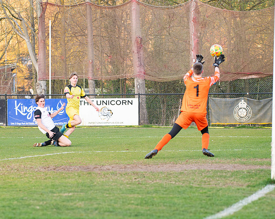 Game 1 - Kings Langley 0 v 3 Young Generals (35 of 259)-Enhanced-NR