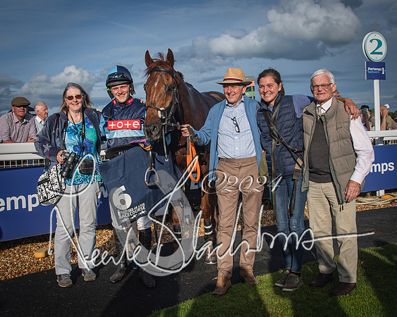 Race 3 - The pointtopoint.co.uk champion novices’ Hunter Chase (128 of 140)