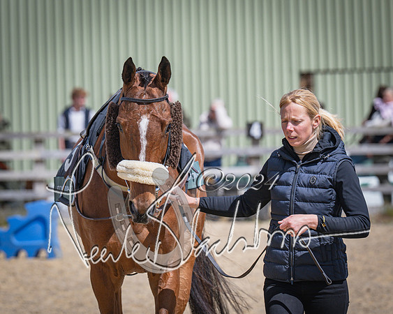 Race 1 - Warwickshire Hunt members steeplechase 2m62y (6 of 83)