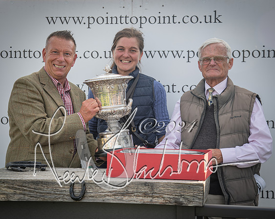 Race 3 - The pointtopoint.co.uk champion novices’ Hunter Chase (138 of 140)