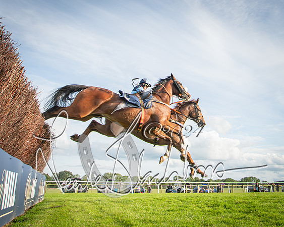 Race 3 - The pointtopoint.co.uk champion novices’ Hunter Chase (82 of 140)