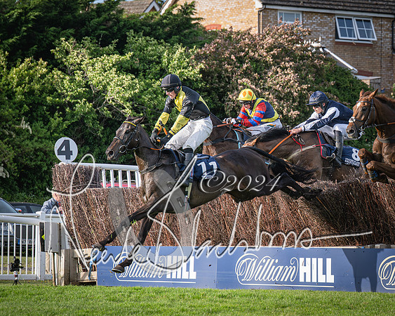 Race 3 - The pointtopoint.co.uk champion novices’ Hunter Chase (93 of 140)
