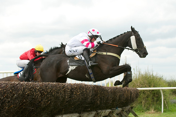 Kimblewick at Kimble Confined Hunts Race